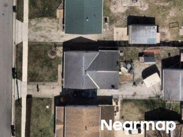House for sale in Elyria