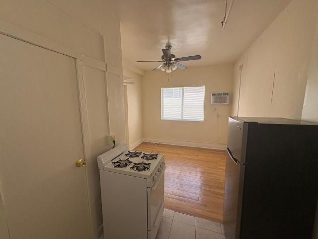 Apartment for rent in Canoga Park, California