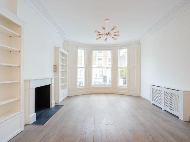 House for rent in North Kensington, Greater London