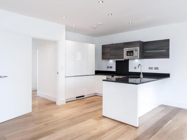 Apartment for rent in North Kensington, Greater London