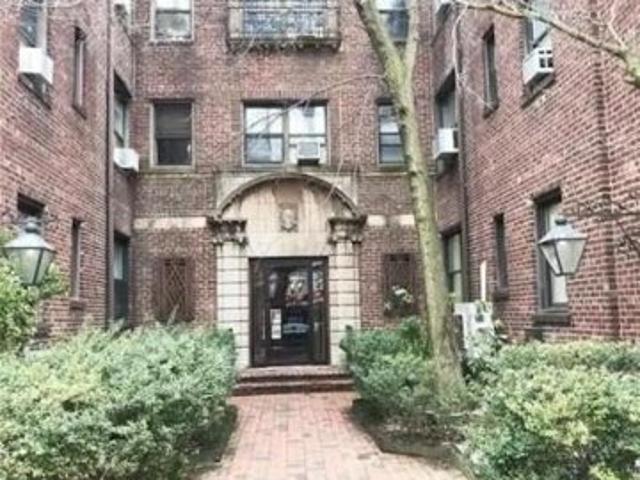 Condo for sale in Great Neck