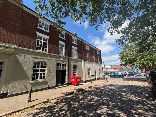 Studio for rent in Goldthorn Hill, West Midlands