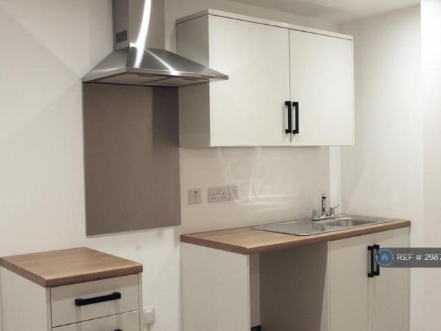 Apartment for rent in Mount Ambrose, Cornwall