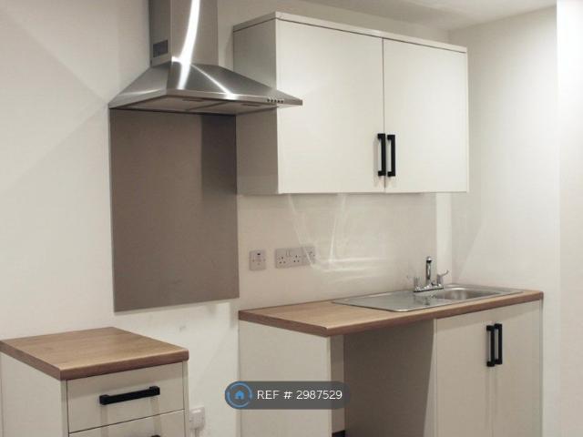 Apartment for rent in Mount Ambrose, Cornwall