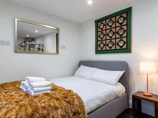 Apartment for rent in Blenheim Gardens Estate, Greater London