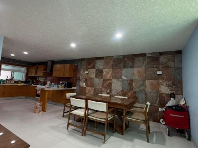 BONITA CASA BIEN UBICADA EN MEZQUINAN CONTRY
