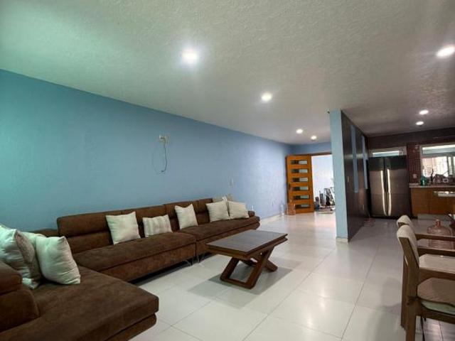 BONITA CASA BIEN UBICADA EN MEZQUINAN CONTRY