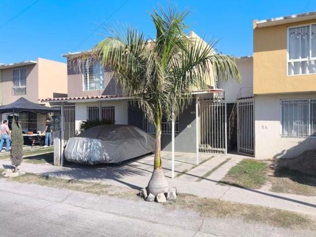BONITA Casa Duplex Pl baja Por Vialidad. Con cochera techada. Fracc Parques del Palmar Tlaquepaque