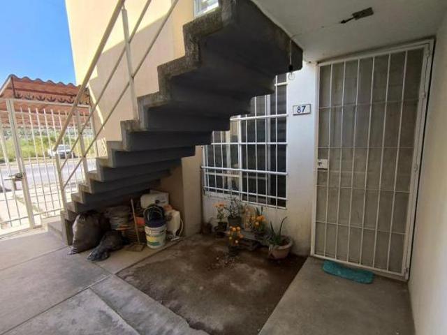 BONITA Casa Duplex Pl baja Por Vialidad. Con cochera techada. Fracc Parques del Palmar Tlaquepaque
