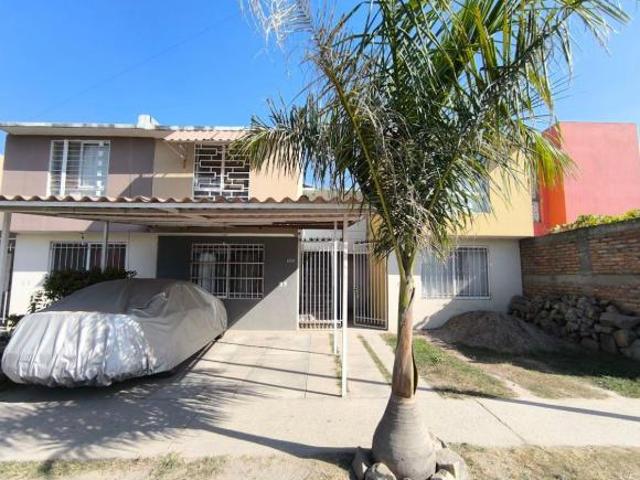 BONITA Casa Duplex Pl baja Por Vialidad. Con cochera techada. Fracc Parques del Palmar Tlaquepaque