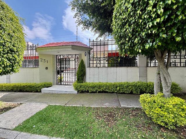 Casa en renta en Bosques de las Lomas, Ciudad de México