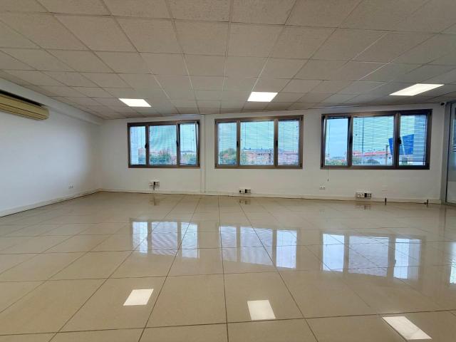 Oficina en alquiler en Bezana, Santa Cruz De Bezana