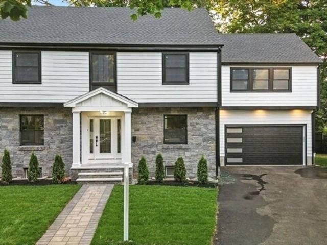 House for sale in Newton