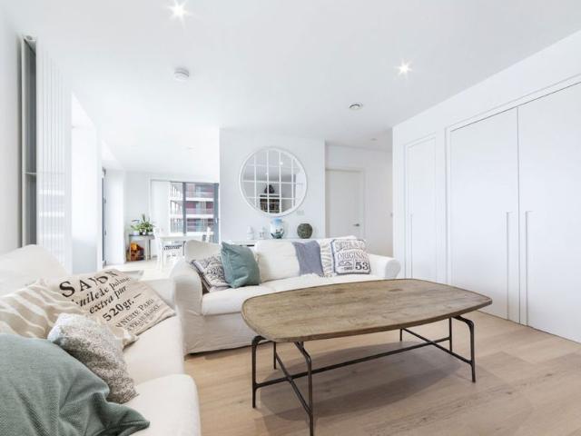 Apartment for rent in Silvertown, Greater London