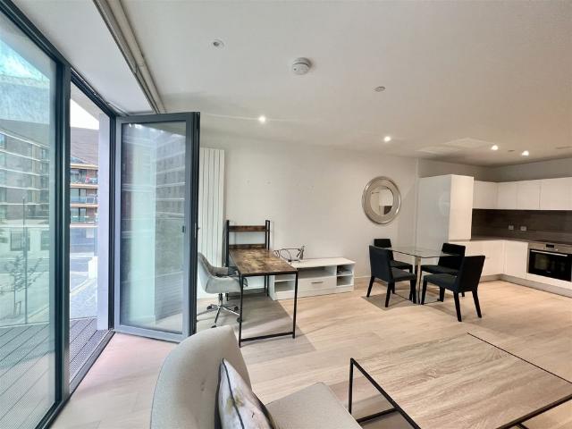 Apartment for rent in Silvertown, Greater London