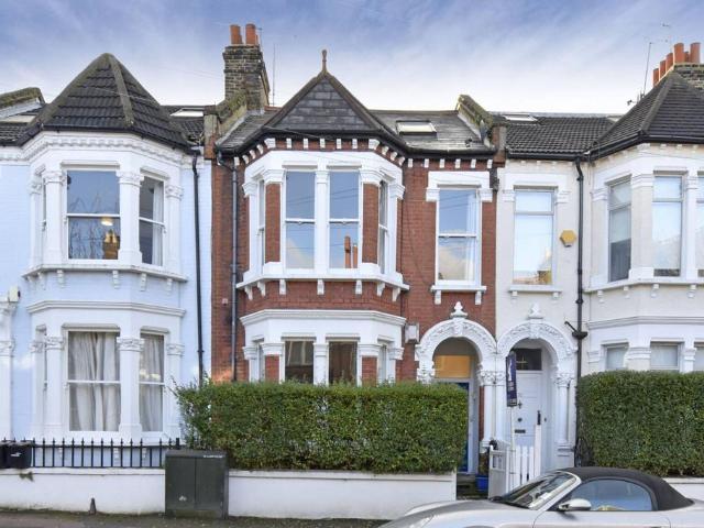 Apartment for rent in Abbeville Village, Greater London