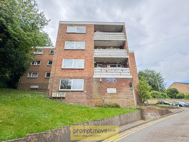 Apartment for rent in Farley Hill, Spring Park