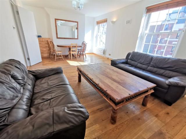 House for rent in Barnsbury, Greater London