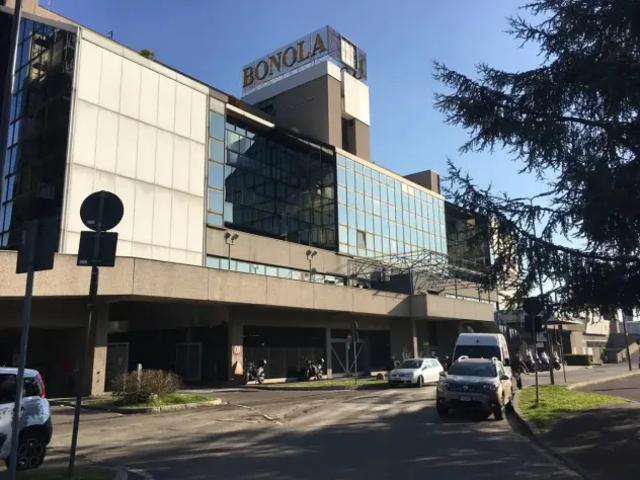 Ufficio in affitto a Municipio 8 di Milano, Milano