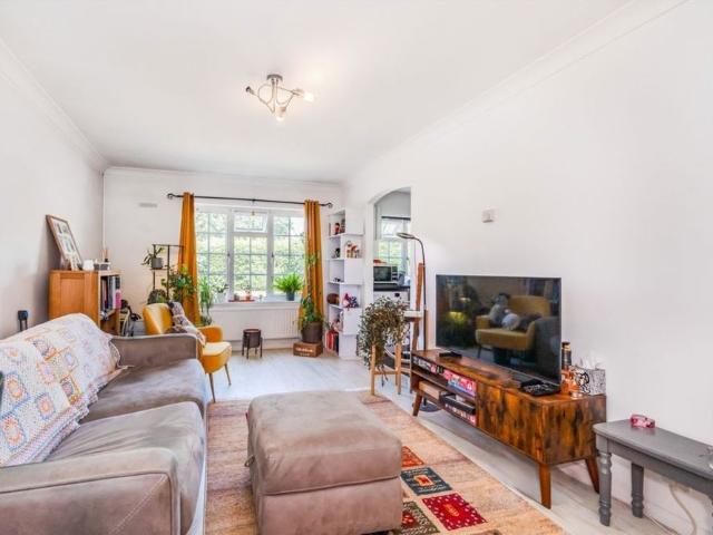 Apartment for rent in Strawberry Hill, Greater London