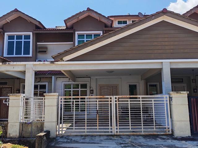Terraced House for sale in Malaka