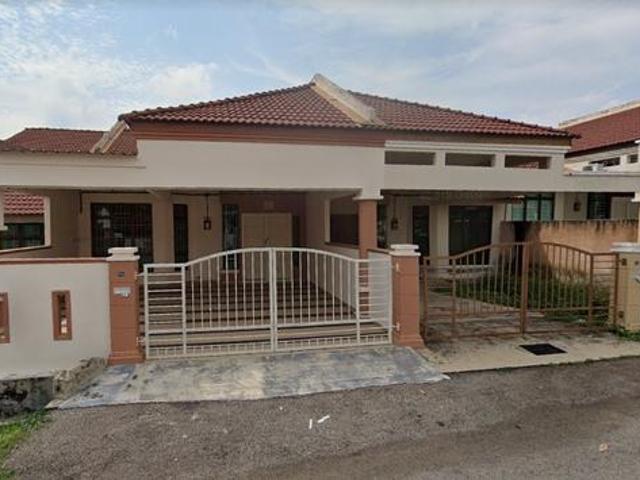 Terraced House for sale in Malaka