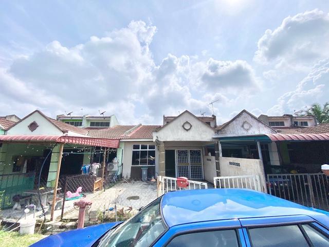 Terraced House for sale in Malaka