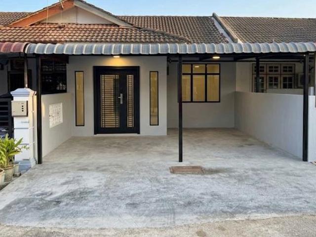 Terraced House for sale in Malaka
