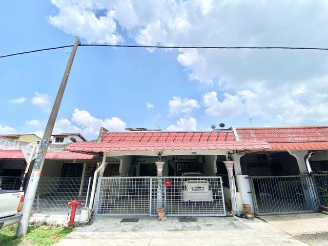 Terraced House for sale in Malaka