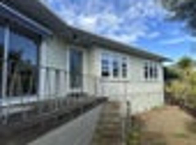 House for sale in Blockhouse Bay, Oroua County