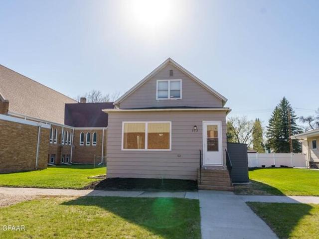 House for sale in Larimore