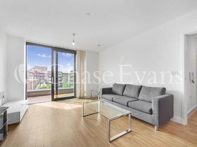 Apartment for rent in Waterside Park, Greater London