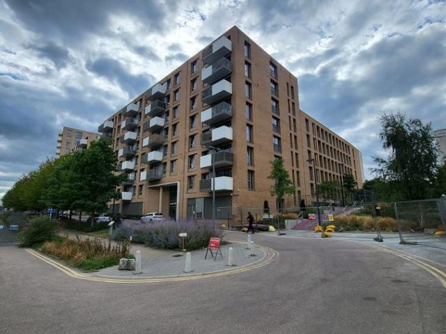 Apartment for rent in Waterside Park, Greater London