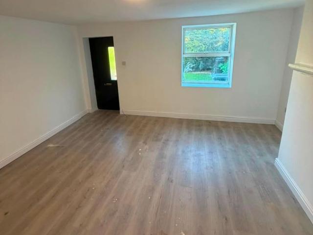 Studio for rent in Dewsbury, West Yorkshire