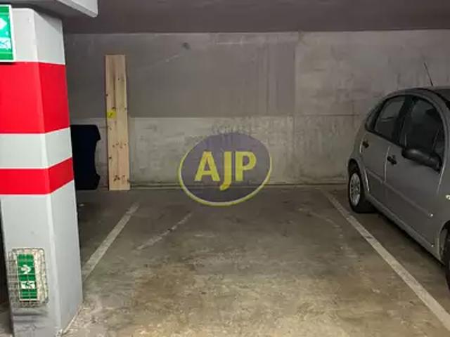 Garage vente à Bordeaux, Port de la Lune, Bordeaux