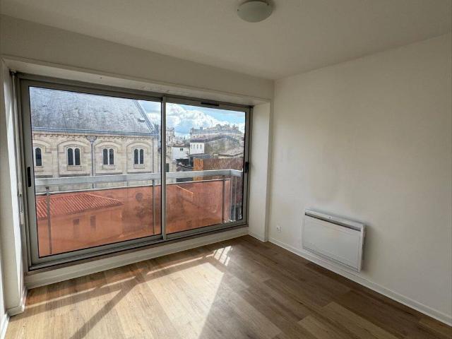 Studio location à Bordeaux, Port de la Lune, Bordeaux