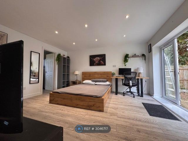Room for rent in Oad Street, Kent