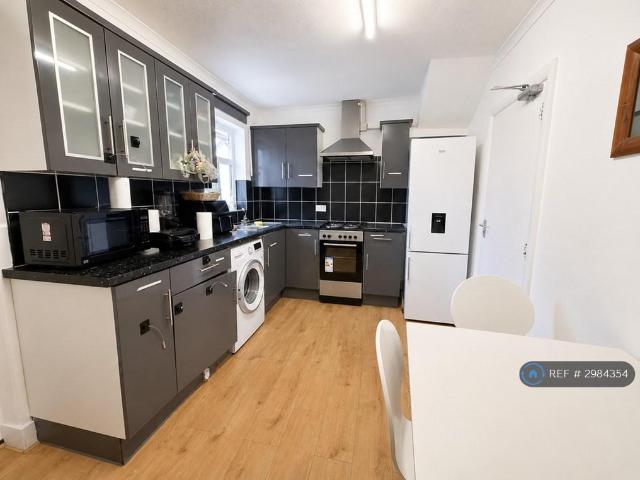 House for rent in London Borough of Merton, Mitcham