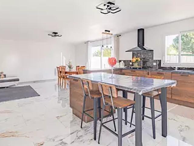 Maison vente à Saint-Jean-d'Angély, Bords