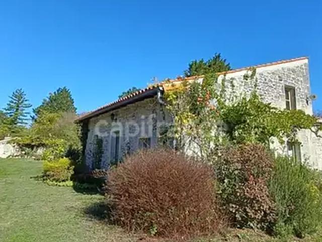 Maison vente à Saint-Jean-d'Angély, Bords