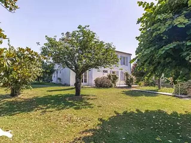 Maison vente à Saint-Jean-d'Angély, Bords