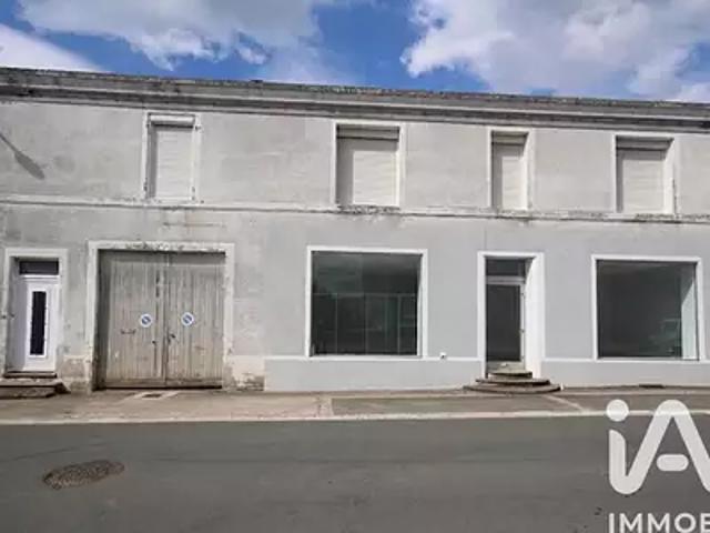 Maison vente à Saint-Jean-d'Angély, Bords