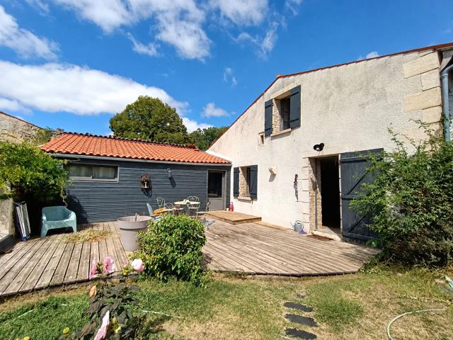 Maison vente à Saint-Jean-d'Angély, Bords