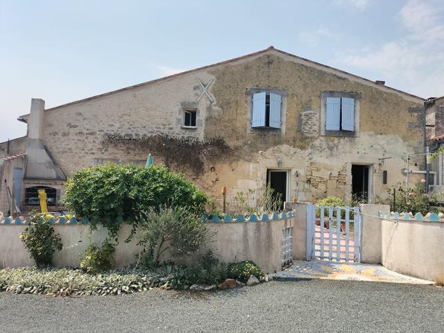Maison vente à Saint-Jean-d'Angély, Bords