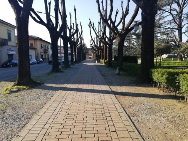 Locale Commerciale in vendita a Borgo San Lorenzo, Toscana