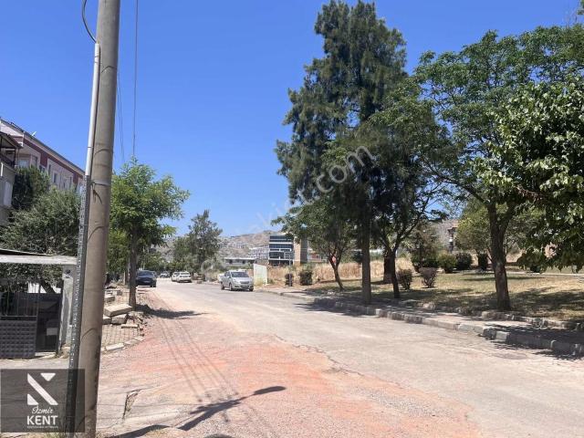 Bornova, İzmir içerisinde satılık mülk