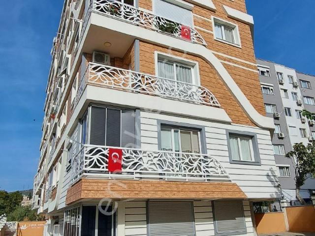 Bornova, İzmir içerisinde satılık mülk