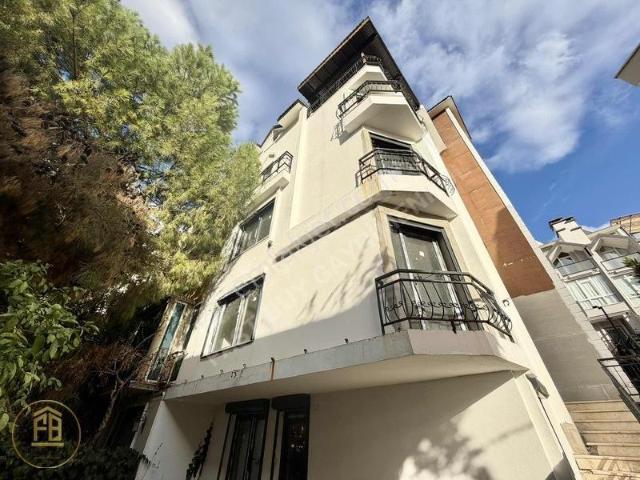 Bornova, İzmir içerisinde satılık Villa