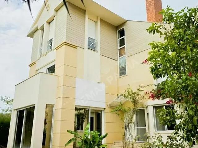 Evka 3 Mahallesi, Bornova içerisinde kiralık Villa