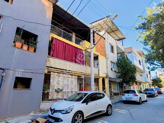 Bayrakli, İzmir içerisinde satılık Villa